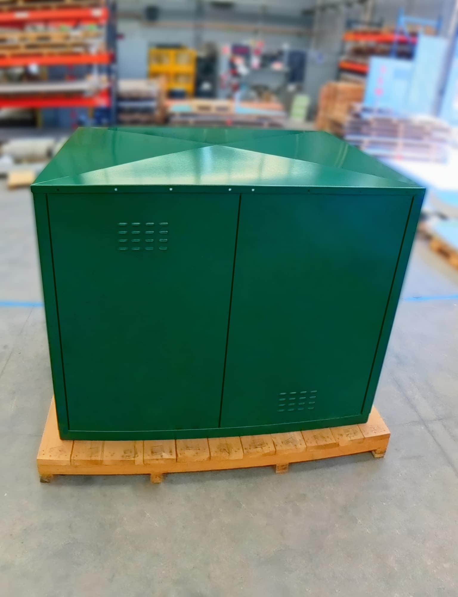 Manufactura de gabinetes eléctricos en la planta de PMP
